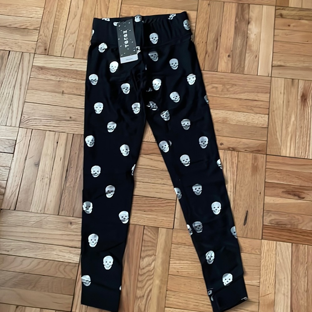 Terez black skull legging in XS
